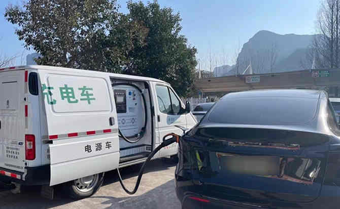 澜沧汽车搭电
